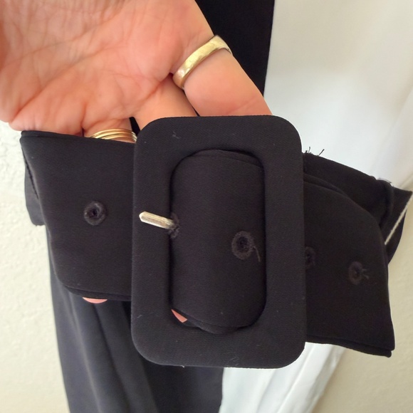 Black and White Two Tone Belt Dress - Picture 4 of 10